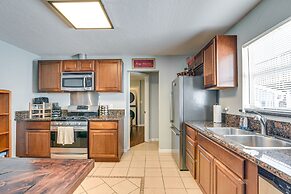 Convenient Galveston Home < 1 Mi to Beach!