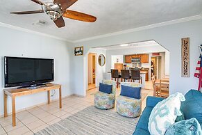 Convenient Galveston Home < 1 Mi to Beach!