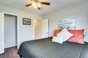 Convenient Galveston Home < 1 Mi to Beach!