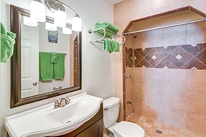 Convenient Galveston Home < 1 Mi to Beach!