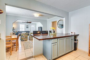 Convenient Galveston Home < 1 Mi to Beach!