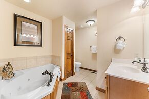 Lazy Jc Lodge 4 Bedroom Lodge by RedAwning