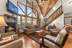 Lazy Jc Lodge 4 Bedroom Lodge by RedAwning