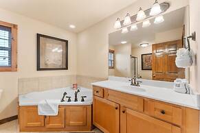 Lazy Jc Lodge 4 Bedroom Lodge by RedAwning