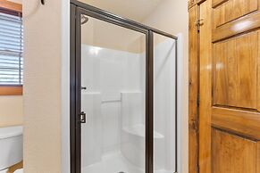 Lazy Jc Lodge 4 Bedroom Lodge by RedAwning