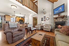 Lazy Jc Lodge 4 Bedroom Lodge by RedAwning