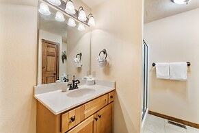 Lazy Jc Lodge 4 Bedroom Lodge by RedAwning