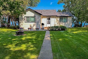 Lakefront Pelican Rapids Cabin w/ Boat Dock!