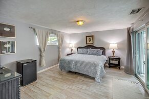 Bright Fort Myers Home w/ Pool - 9 Mi to Beach!
