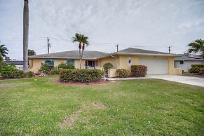 Bright Fort Myers Home w/ Pool - 9 Mi to Beach!