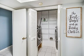 Bright Fort Myers Home w/ Pool - 9 Mi to Beach!