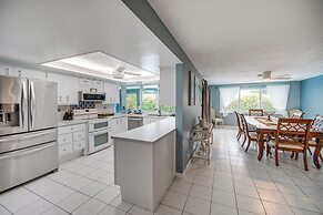 Bright Fort Myers Home w/ Pool - 9 Mi to Beach!