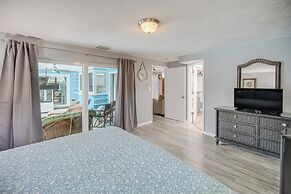 Bright Fort Myers Home w/ Pool - 9 Mi to Beach!