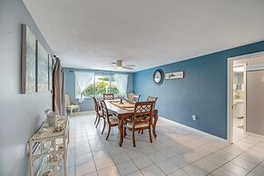 Bright Fort Myers Home w/ Pool - 9 Mi to Beach!