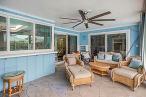 Bright Fort Myers Home w/ Pool - 9 Mi to Beach!