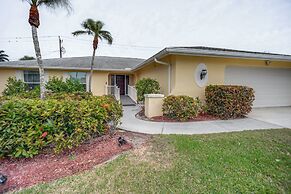 Bright Fort Myers Home w/ Pool - 9 Mi to Beach!