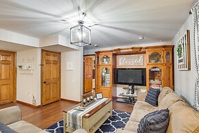 'foxes Den' w/ Hot Tub, Pool Table & Fire Pit!