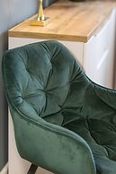 Unique Bright Apartment by Renters