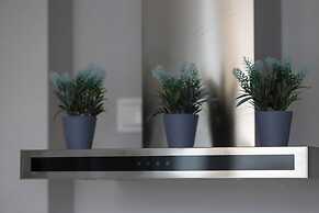 Unique Bright Apartment by Renters