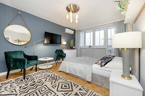 Unique Bright Apartment by Renters