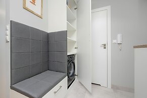 Unique Bright Apartment by Renters
