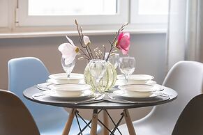 Unique Bright Apartment by Renters