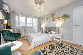 Unique Bright Apartment by Renters