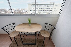 Unique Bright Apartment by Renters