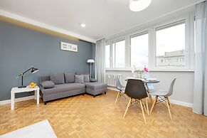 Unique Bright Apartment by Renters