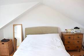 Contemporary 2BD Flat 4 Mins to Finsbury Park!
