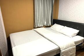 OYO 93585 Apartemen Cibubur Village By Raja Property