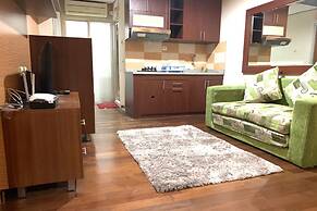 OYO 93585 Apartemen Cibubur Village By Raja Property