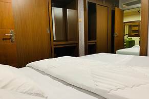 OYO 93585 Apartemen Cibubur Village By Raja Property