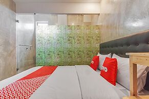 OYO 90305 De Umbrela Mansion Syari'ah Ciputat