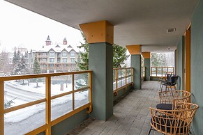 Private Residences at the Cascade Lodge