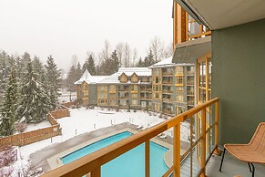 Private Residences at the Cascade Lodge