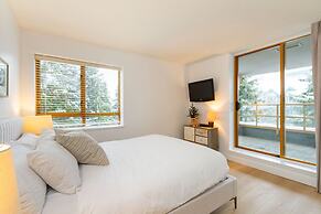 Private Residences at the Cascade Lodge