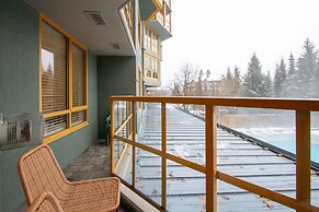 Private Residences at the Cascade Lodge