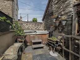 Hoarders Cottage