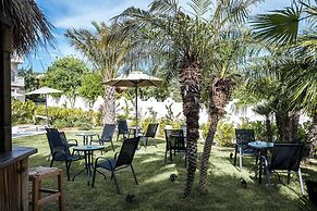 Loadstar Rooms & Suites