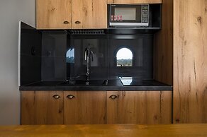 Loadstar Rooms & Suites