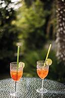 Loadstar Rooms & Suites