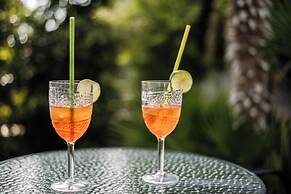 Loadstar Rooms & Suites