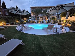 Loadstar Rooms & Suites