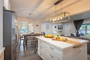 Charlies Place by Avantstay Hot Tub, Deck, Yard