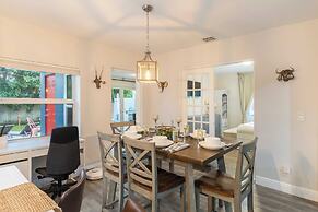 Charlies Place by Avantstay Hot Tub, Deck, Yard