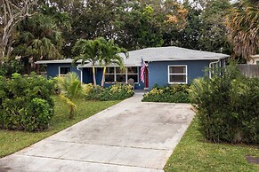 Charlies Place by Avantstay Hot Tub, Deck, Yard