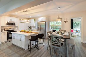 Charlies Place by Avantstay Hot Tub, Deck, Yard