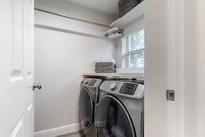 Charlies Place by Avantstay Hot Tub, Deck, Yard