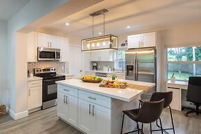 Charlies Place by Avantstay Hot Tub, Deck, Yard